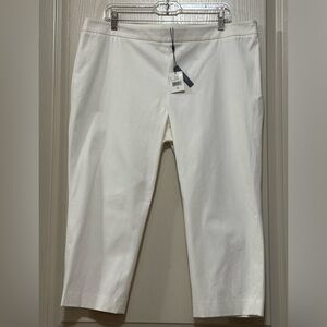 NWT “MAGASCHONI” WOMEN’S WHITE CAPRIS, SIZE 16, SIDE ZIPPER, COTTON/SPANDEX. 😎